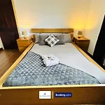 The European 3 Bedroom House By Altoluxoexperience Short Lets & Serviced Accommodation With Free Parking