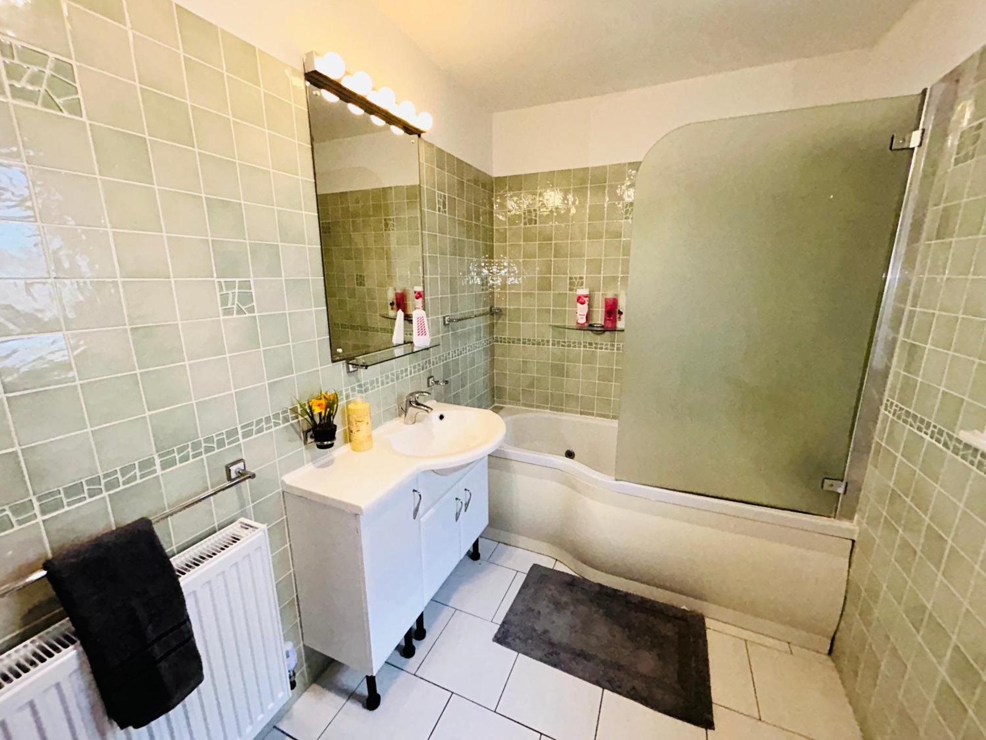 Feriehus The European 3 Bedroom House By Altoluxoexperience Short Lets & Serviced With Free Parking *