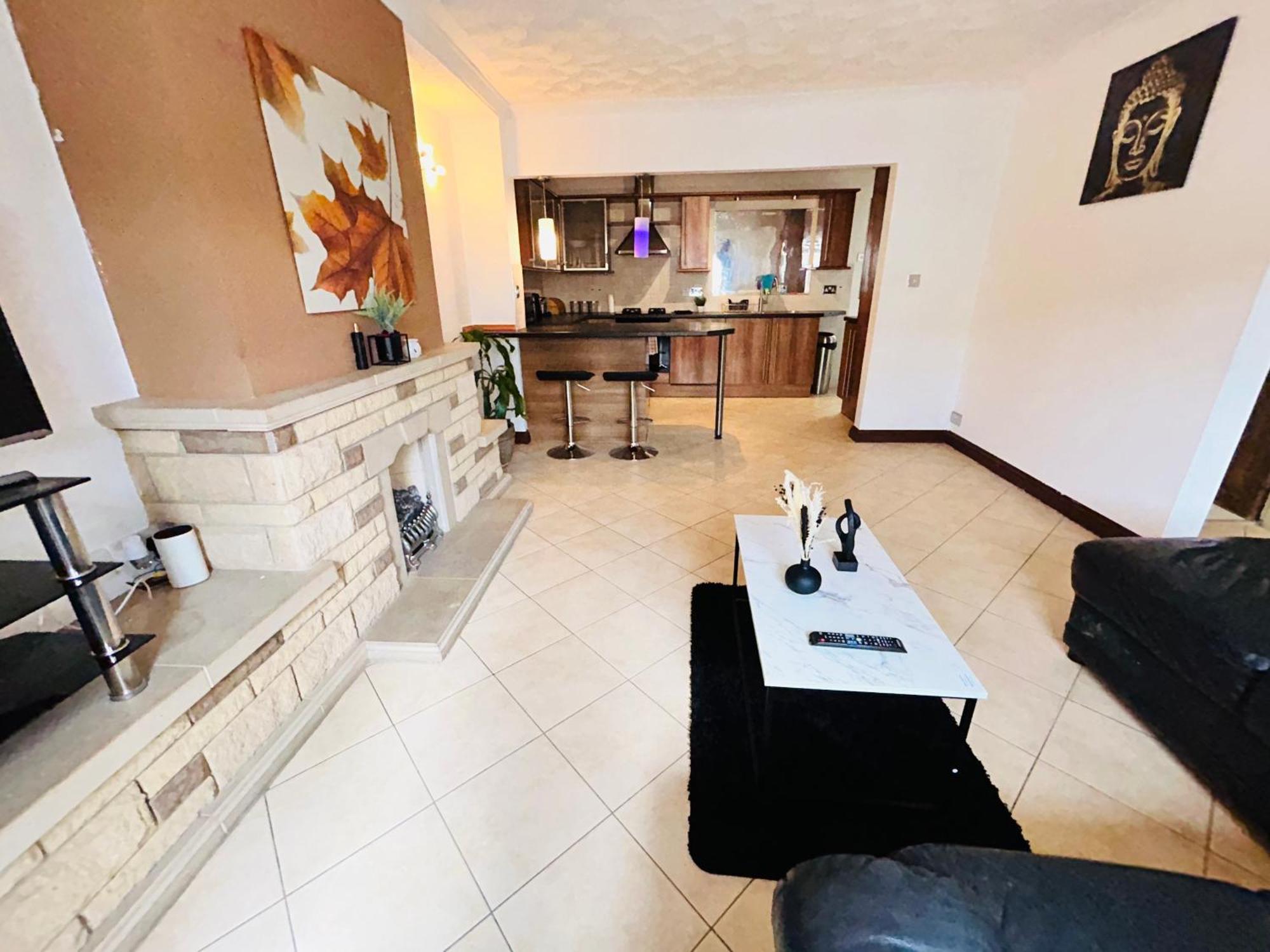 Feriehus The European 3 Bedroom House By Altoluxoexperience Short Lets & Serviced With Free Parking *