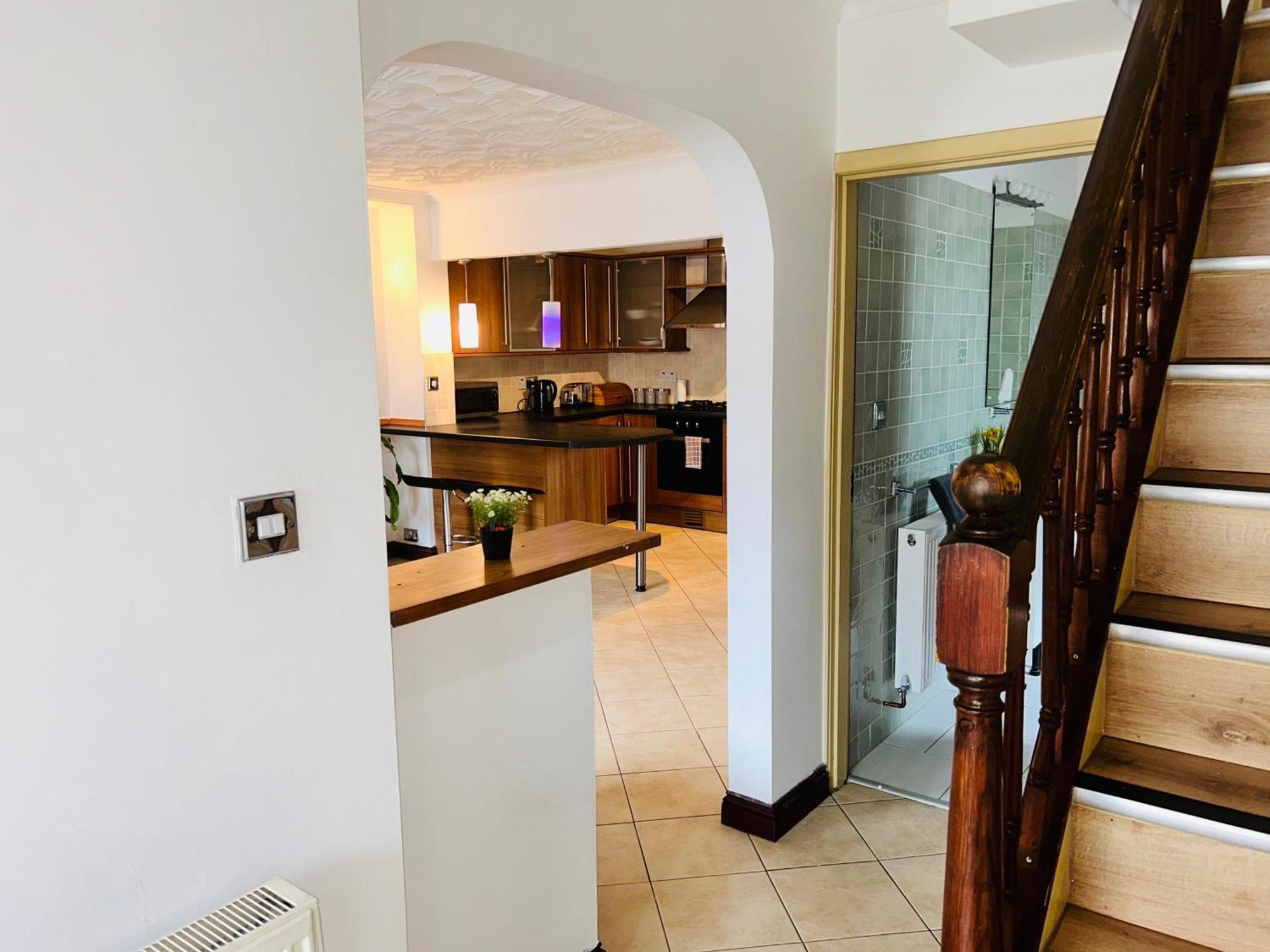Feriehus The European 3 Bedroom House By Altoluxoexperience Short Lets & Serviced With Free Parking
