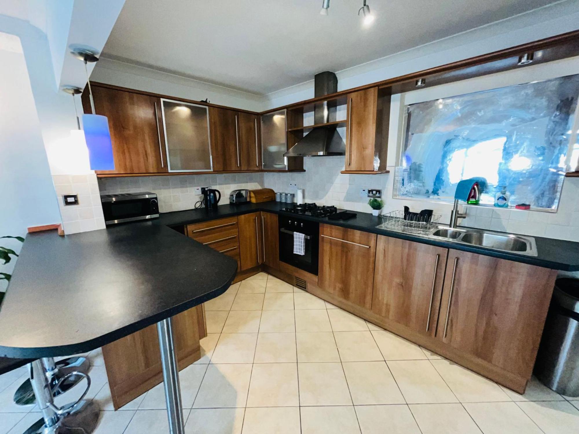 Feriehus The European 3 Bedroom House By Altoluxoexperience Short Lets & Serviced With Free Parking *